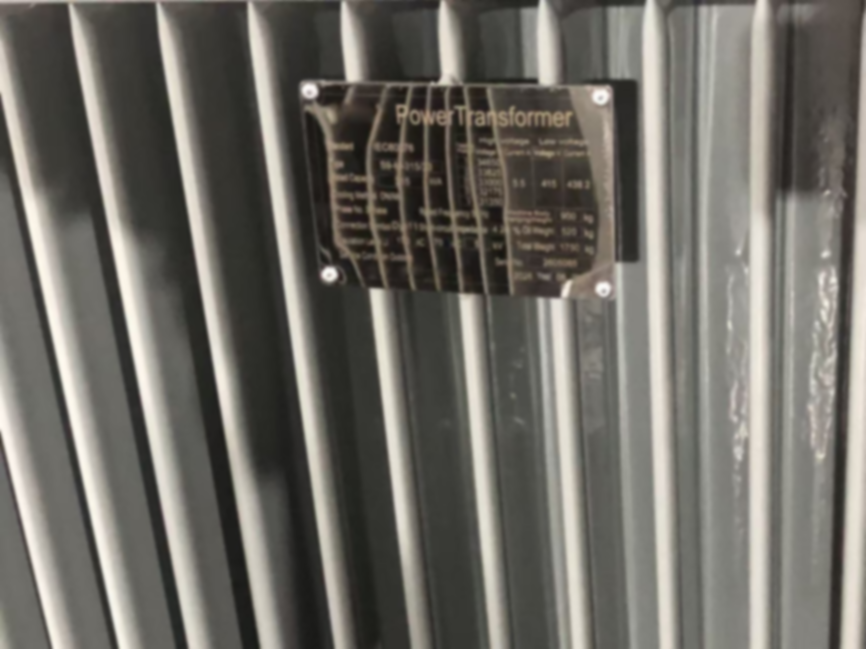 Ano ang kinakatawan ng mga parameter sa nameplate ng transformer?